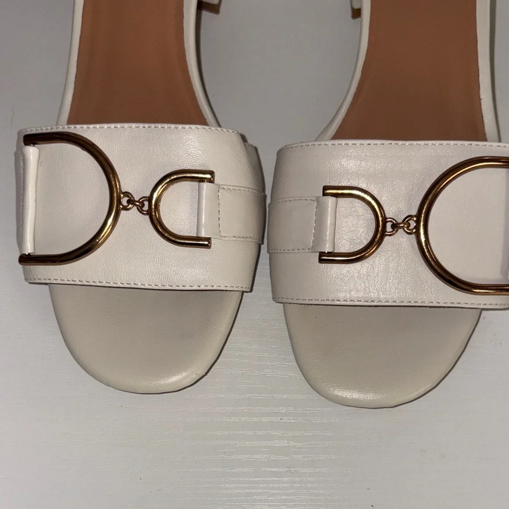 Womens Italian leather Sandals block heel| Gold Accent buckles.like new Size 10 - Picture 4 of 9